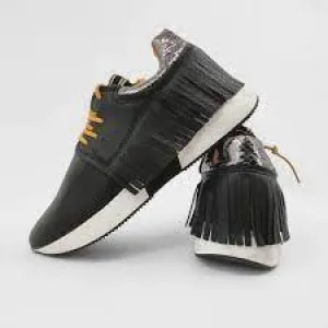 PEPA WOMENS BLACK FRINGE SNEAKER